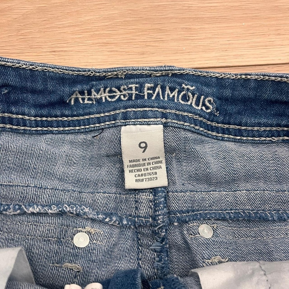 Almost‎ Famous Y2K Distressed Denim Shorts Crochet Lace Trim Low Rise Women 0 - Picture 2 of 5